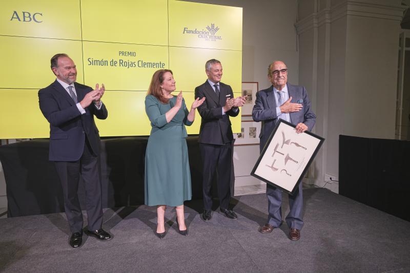 El empresario agrícola Antonio López de la Puerta recibe el XV Premio Simón de Rojas Clemente
