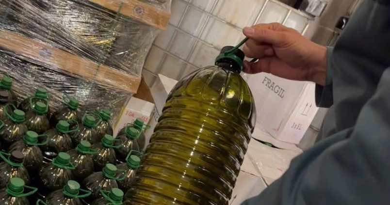 Inmovilizados en Sevilla más de 140.000 litros de falso aceite de oliva virgen extra