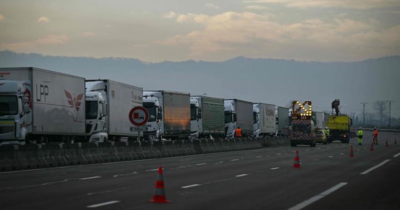 Lo que le faltaba a los agricultores: Francia acusa a España de competencia desleal