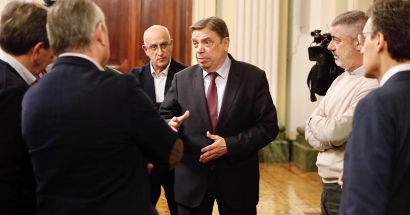 Planas ofrece a los agricultores un paquete de 18 medidas que no logra frenar las protestas