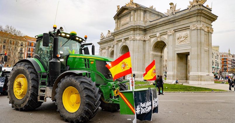 Bruselas busca calmar al campo aliviando la carga burocrática a los pequeños agricultores