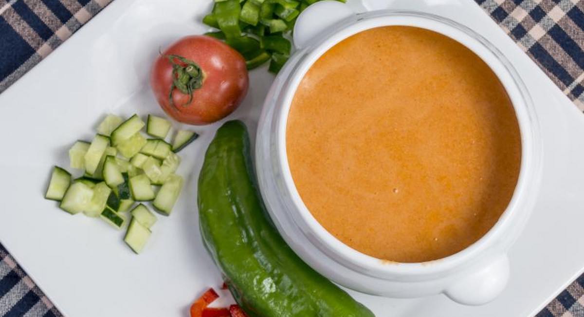El error más común al comer gazpacho: lo que los nutricionistas recomiendan evitar