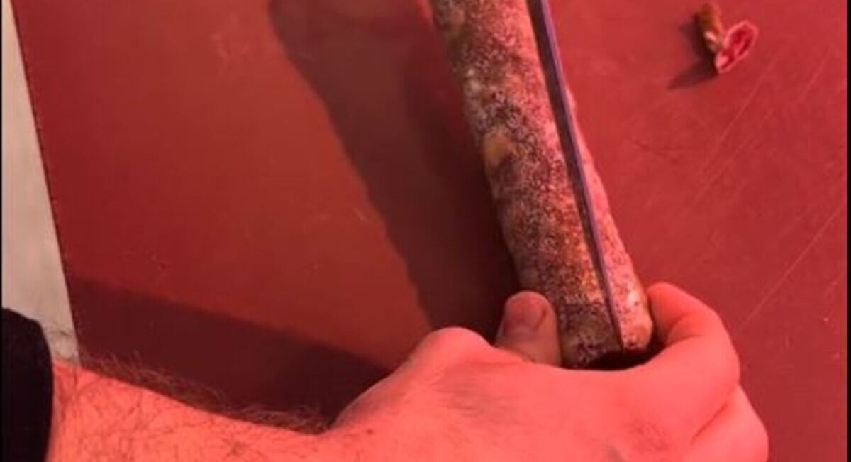 Un carnicero explica cómo se pela el salchichón: «He visto muchos destrozos»