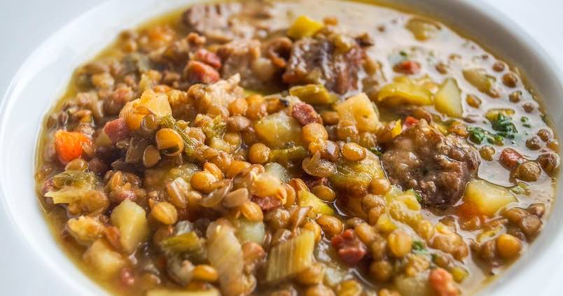 El ingrediente secreto que la nutricionista Rosa Fernández añade a las lentejas para multiplicar la absorción de hierro: «Marca la diferencia»