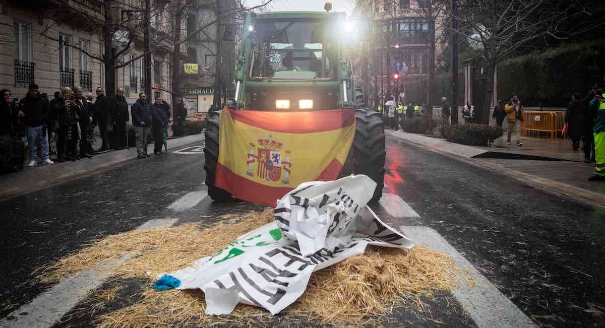 Centenares de agricultores de toda Andalucía protestan contra la «destrucción» de la PAC y el acuerdo con Mercosur