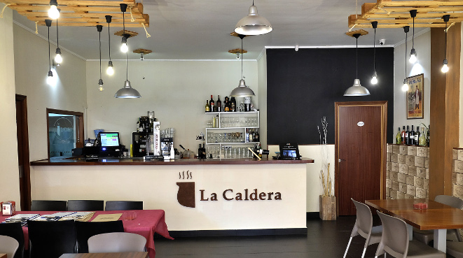 SEVILLA. 26.7.17. "GASTROBAR LA CALDERA" C/ CUEVA DEL AGUA S/N (COMERCIALES) para oferplan . FOTO: J.M.SERRANO. archsev