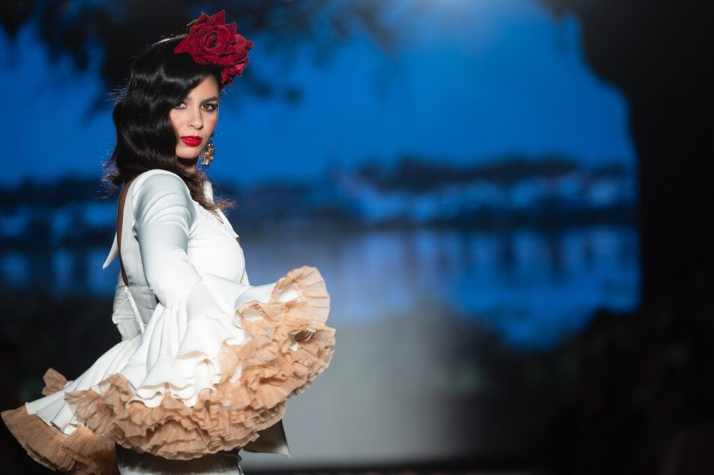 Peinado de flamenca con pelo suelto