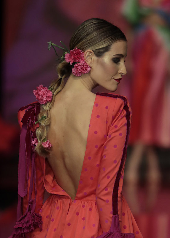 peinados flamenca 2022: coleta burbujas flores