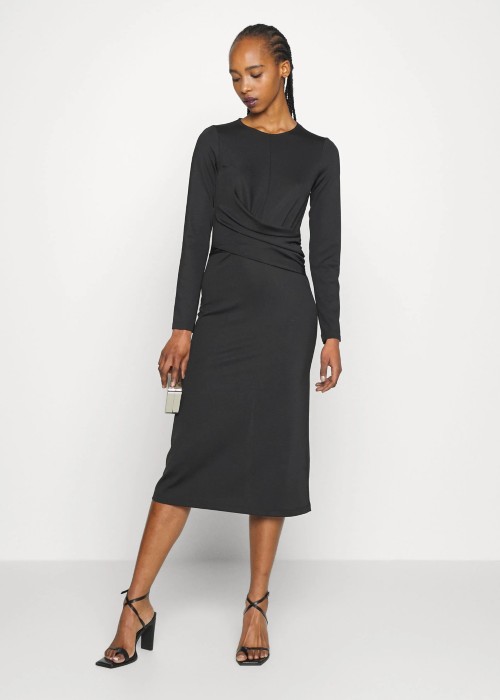 Cinco vestidos negros ideales para vestir de en Semana Santa (y que podrás utilizar en otras ocasiones)