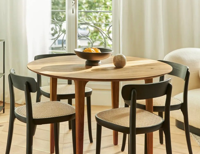 Cómo combinar mesas y sillas para conseguir un comedor con