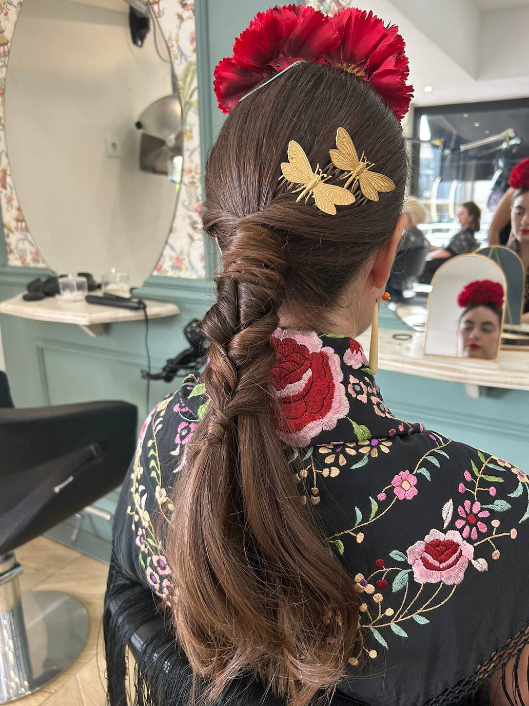 Peinado para la Feria. Cola con comienzo de trenza de Carmela Domínguez Peinado para la feria de Carmela Domínguez