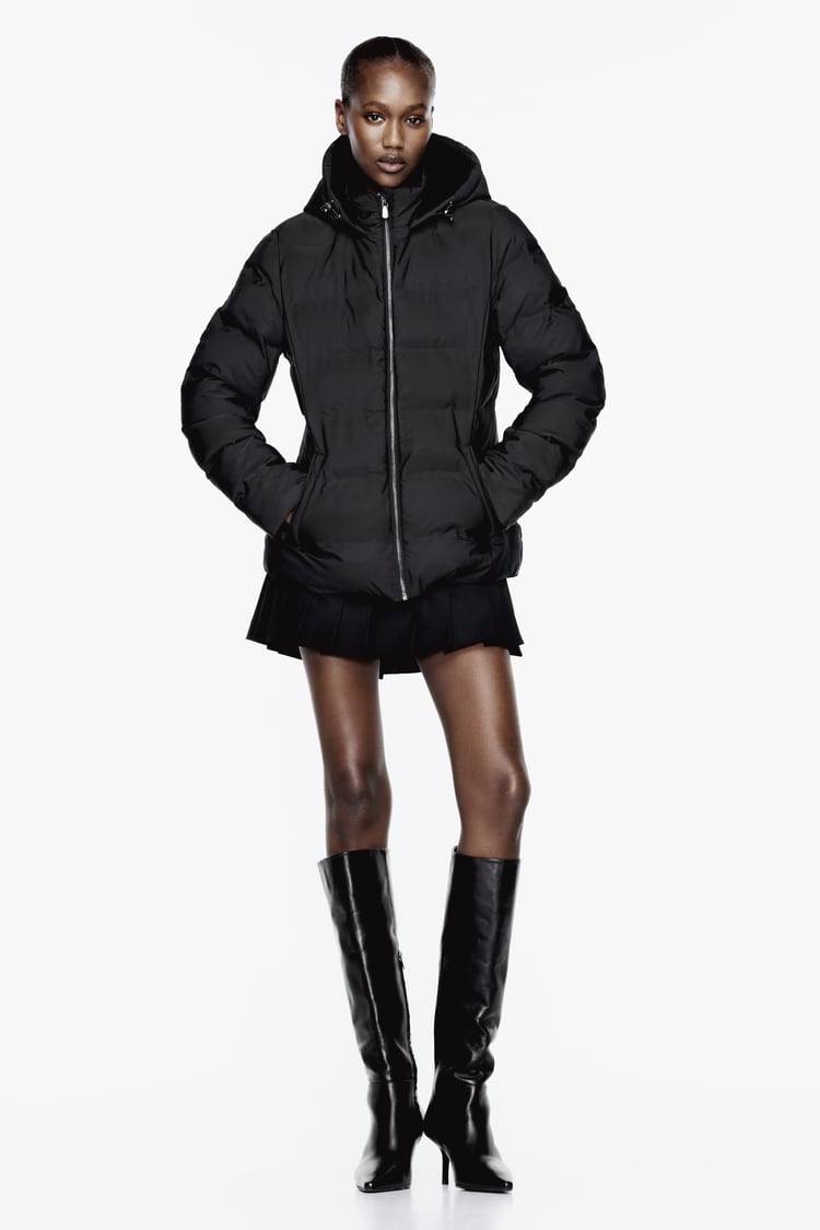 Zara lanza un abrigo encerado que es la alternativa perfecta al
