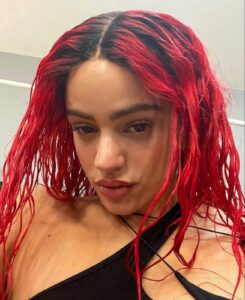 Rosalía y su cambio de look a rojizo