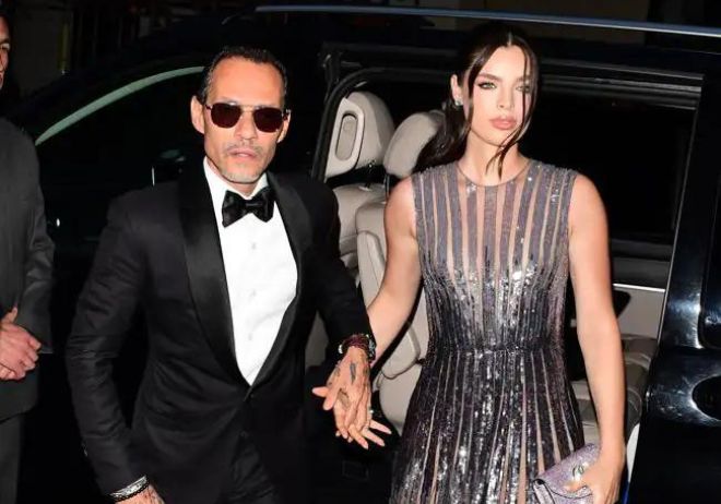 Marc Anthony junto a su mujer, la modelo Nadia Ferreira / GTRES