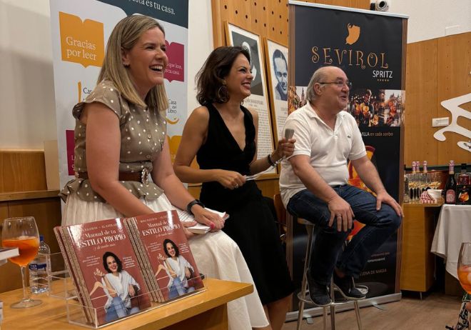 De izq. a der: Carmen Cachero, @carmeron, Rosa Iglesias y José María Arévalo, director de comunicación de la editorial Almuzara.