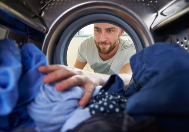 darle la vuelta a la ropa lavadora