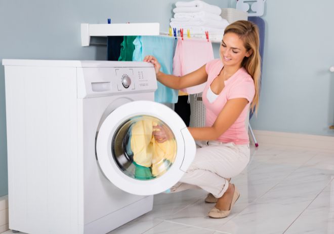 darle la vuelta a la ropa lavadora