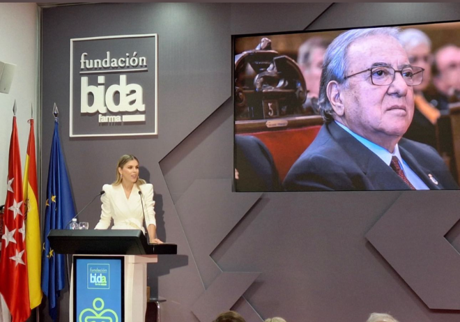 look manuela villena