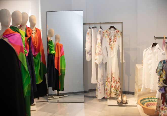 Colección de pañuelos expuestos en el espacio creativo De Este