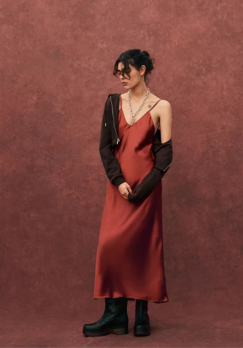 Vestido rojo cereza oscuro de Zara