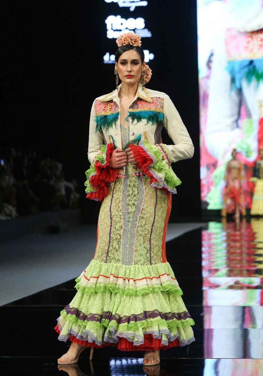 Desfile de Inma Castrejón SIMOF 2025 / MANUEL OLMEDO