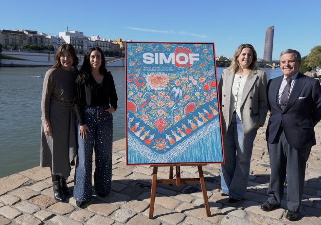 Raquel Revuelta, Directora de SIMOF y CEO de la Agencia Doble Erre; Angie Moreno, Delegada de Turismo y Cultura del Ayuntamiento de Sevilla Y Rafael Rivas, Coordinador General de FIBES. / MANUEL GÓMEZ