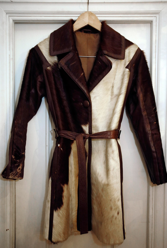 Chaqueta de pelo de potro con cinturón de piel