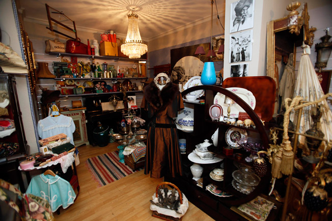 Diferentes ambientes y épocas recreadas en los artículos de Buhoneras