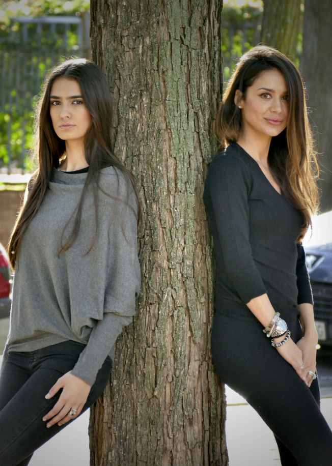 Rocío García y Mónica Rosón, modelos de Simof. J.M. Serrano