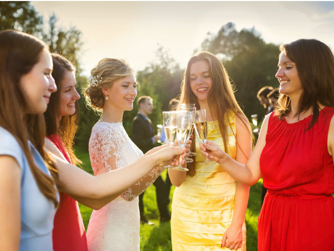 Tocados para invitadas de boda: todas las tendencias del momento