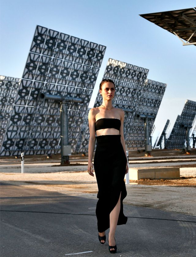 Desfile en la central termosolar Gemasolar en Sevilla. J.M.Serrano