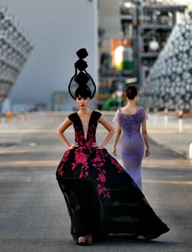 Desfile en la central termosolar Gemasolar en Sevilla. J.M.Serrano