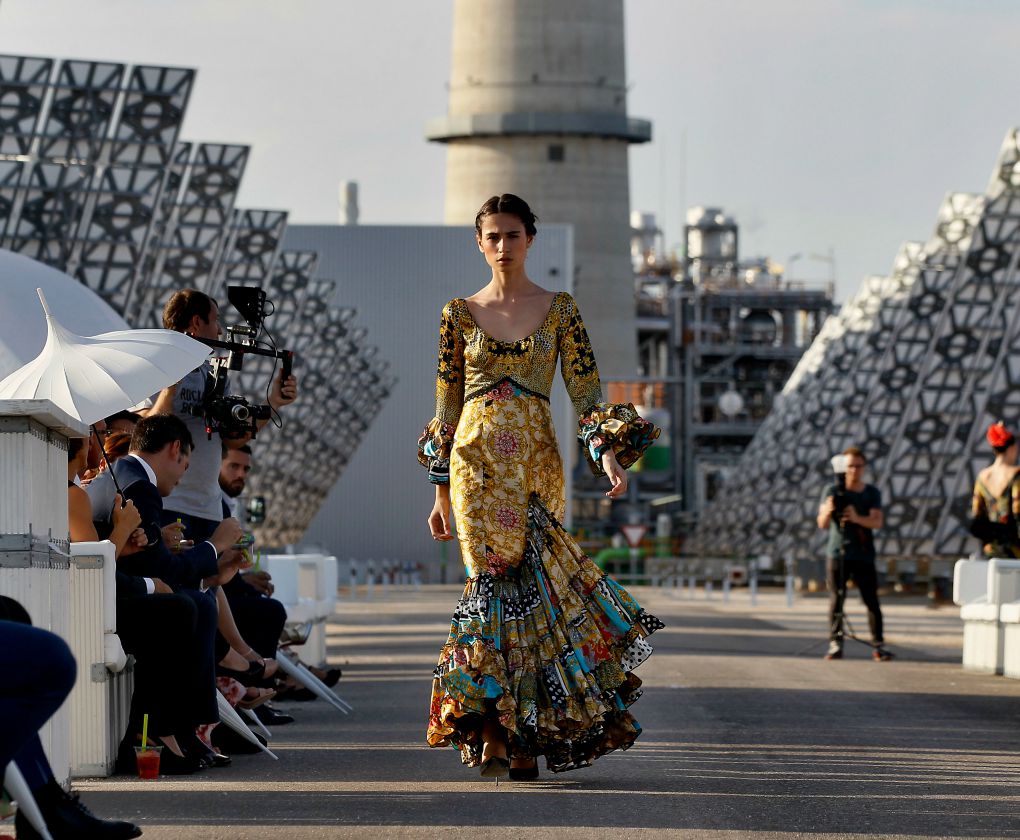 Desfile en la central termosolar Gemasolar en Sevilla. J.M.Serrano
