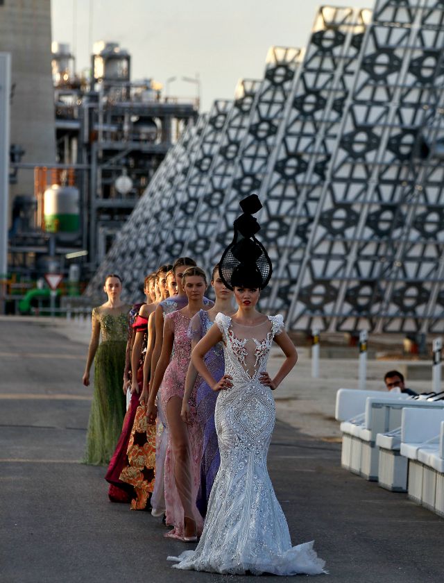 Desfile en la central termosolar Gemasolar en Sevilla. J.M.Serrano