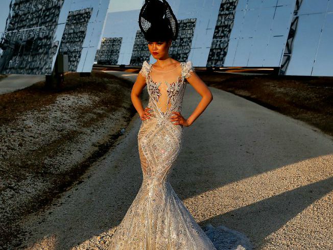 El impresionante desfile en la central sevillana Gemasolar, en fotos