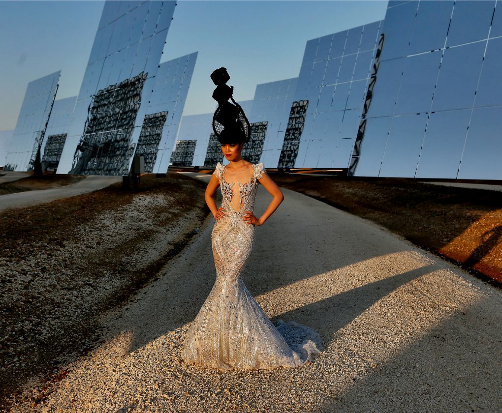 Desfile en la central termosolar Gemasolar en Sevilla. J.M.Serrano