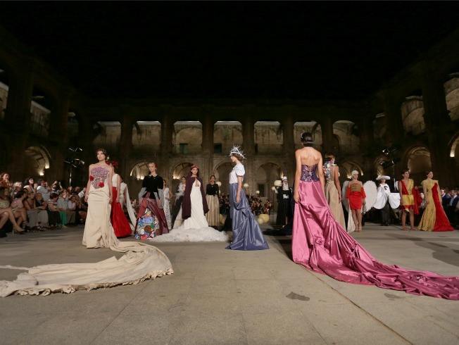 Poemas de fe o un desfile inspirado por la Sevilla de Santa Teresa