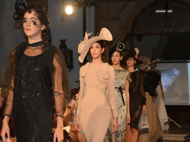 La moda de Sevilla se une por los refugiados de Cruz Roja