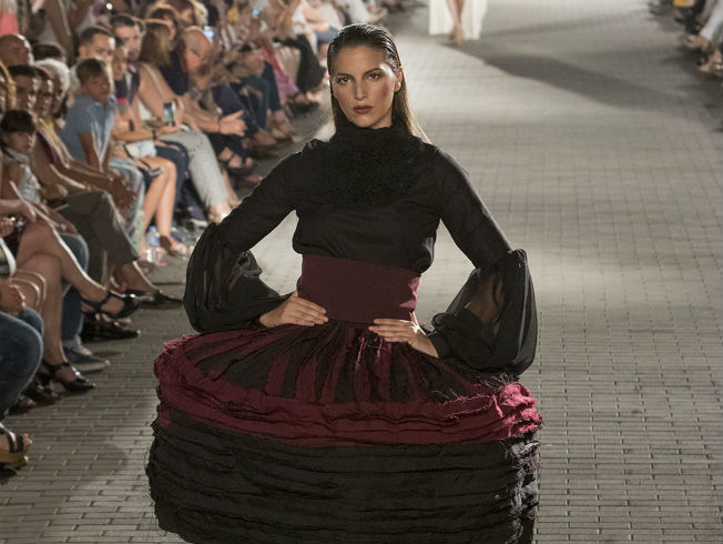 Así fue el desfile-homenaje de la moda sevillana a Cervantes