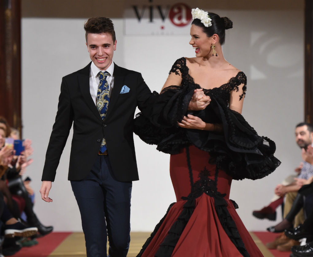 José Daniel Hernández ha sido el ganador del certamen de noveles de moda flamenca de la provincia de Sevilla 2017. Foto: Aníbal González