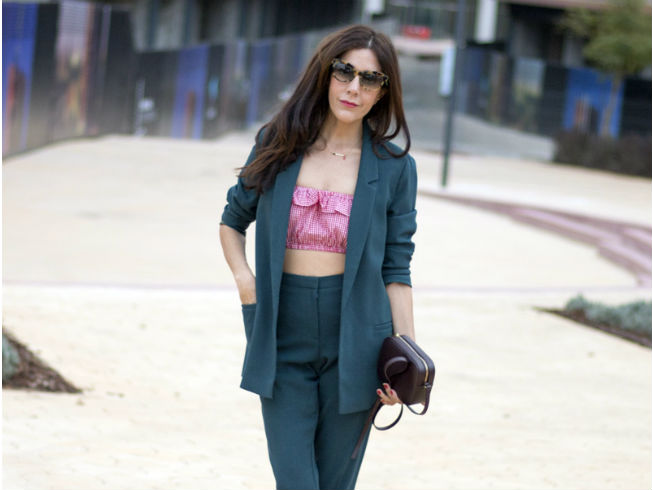 ¿Cómo darle la vuelta a un traje de chaqueta clásico?