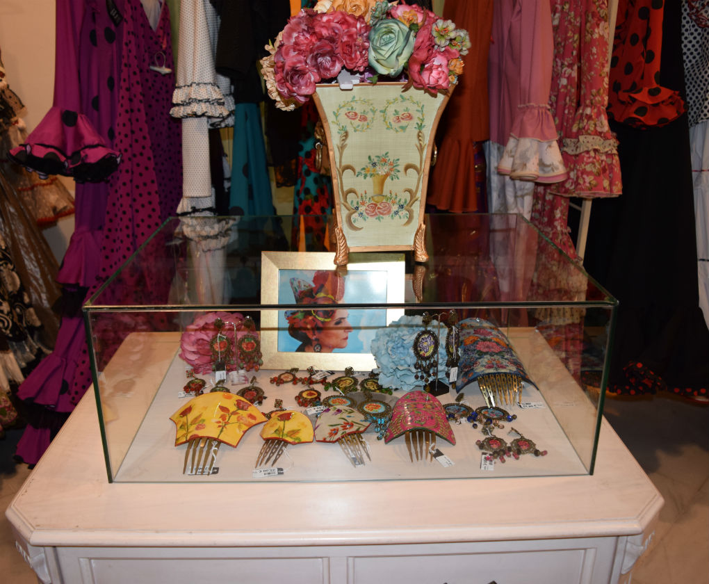Showroom de trajes de flamenca en Libélula Shop en 2017