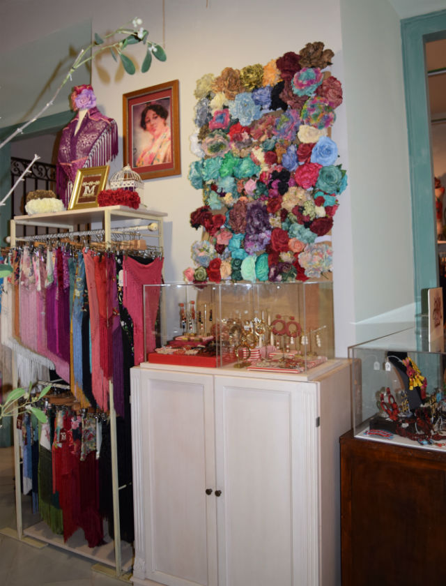 Showroom de trajes de flamenca en Libélula Shop en 2017