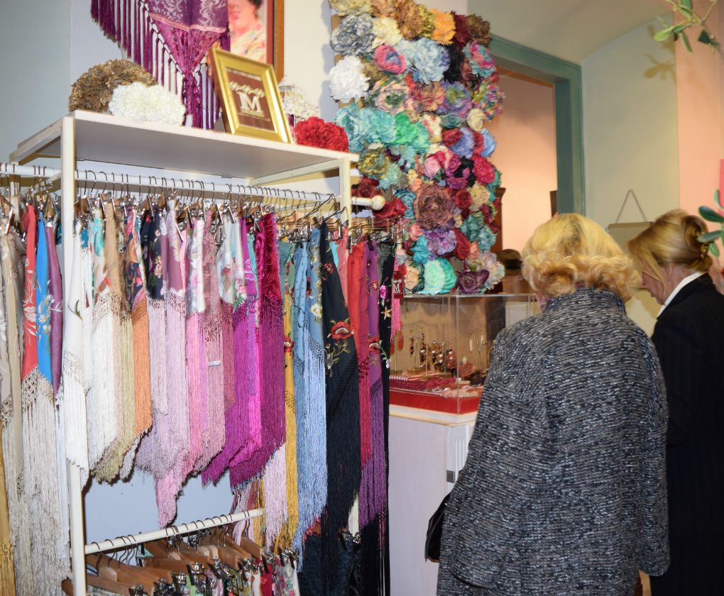 Showroom de trajes de flamenca en Libélula Shop en 2017
