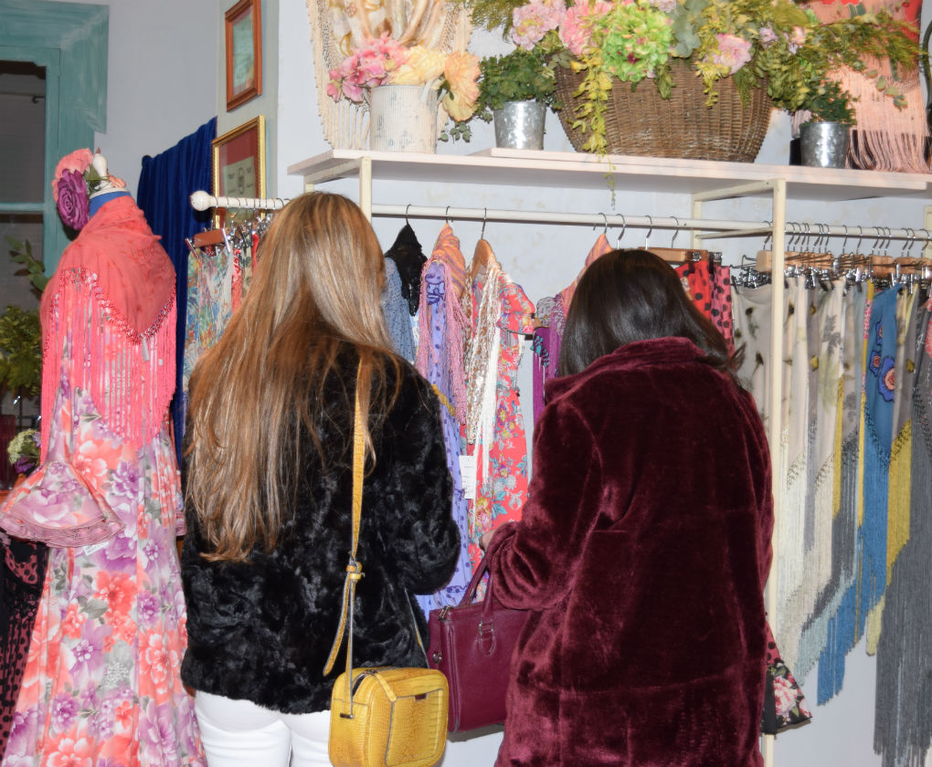 Showroom de trajes de flamenca en Libélula Shop en 2017