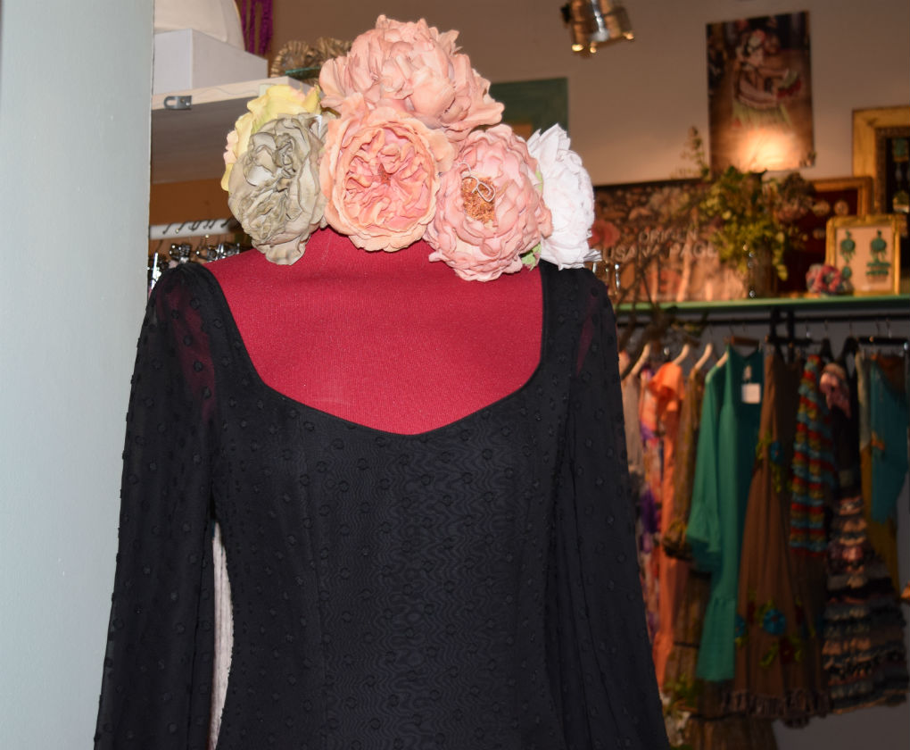 Showroom de trajes de flamenca en Libélula Shop en 2017