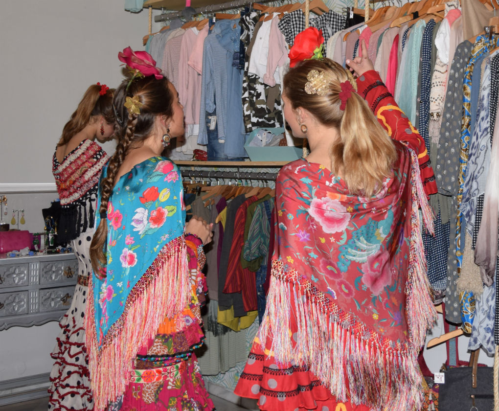 Showroom de trajes de flamenca en Libélula Shop en 2017