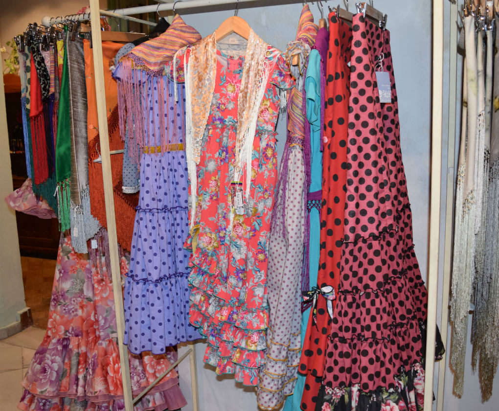 Showroom de trajes de flamenca en Libélula Shop en 2017