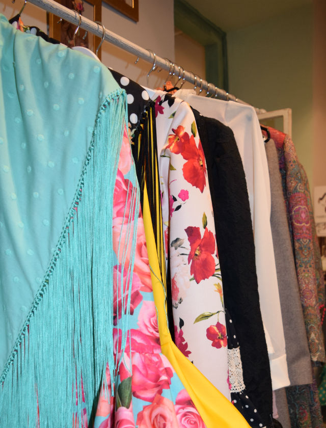 Showroom de trajes de flamenca en Libélula Shop en 2017