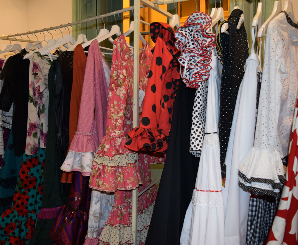Showroom de trajes de flamenca en Libélula Shop en 2017